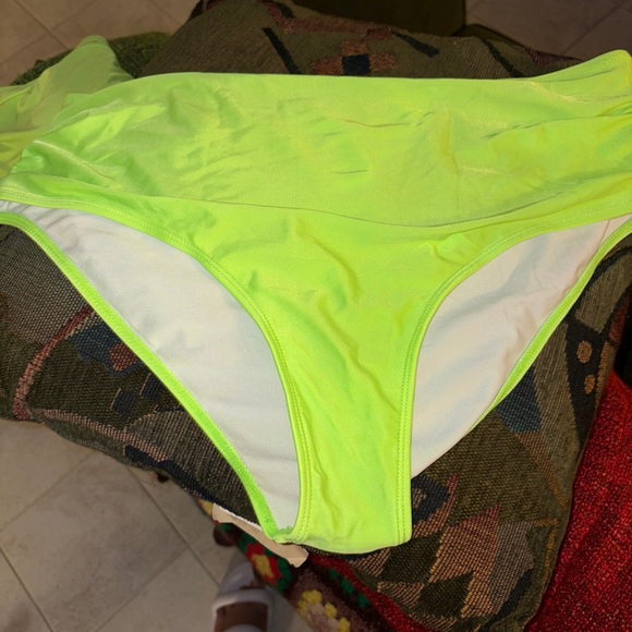 Plus size 2pc Vibrant Green Bikini Set - Picture 8 of 10